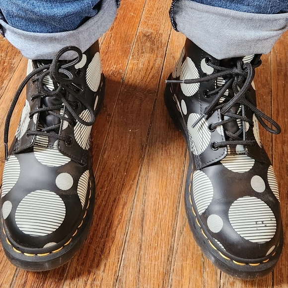 Almost new Doc Martens unusual 1460 black and white polka dot 8 eye boots - Picture 2 of 10